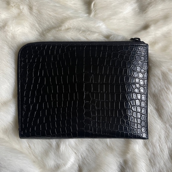 Saint Laurent Zipped Clutch - Picture 2 of 5